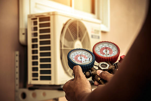Professional Hvac technician working in Reno, TX